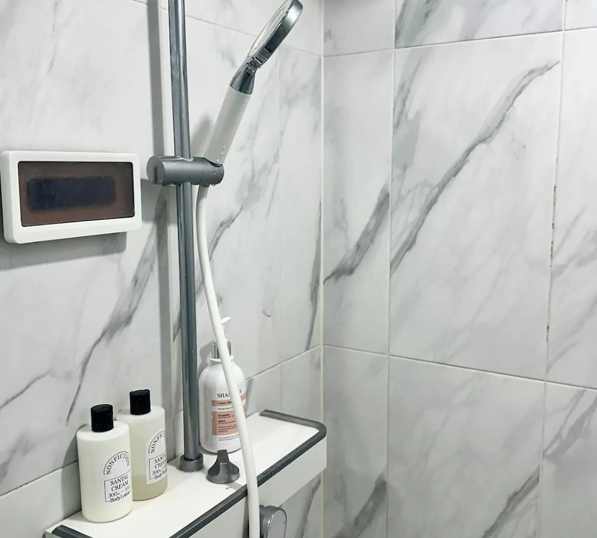 Excellent Location, Comfortable, Dyson Airwrap Seoul Apartment